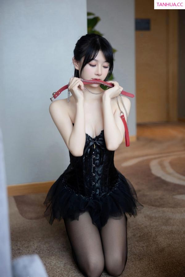   [XiuRen]高清写真图 2023.06.21 No.6961 幼幼 黑丝美腿第10张图片